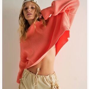 New Free People Easy Street Crop
Pullover, XL Guava Juice Coral